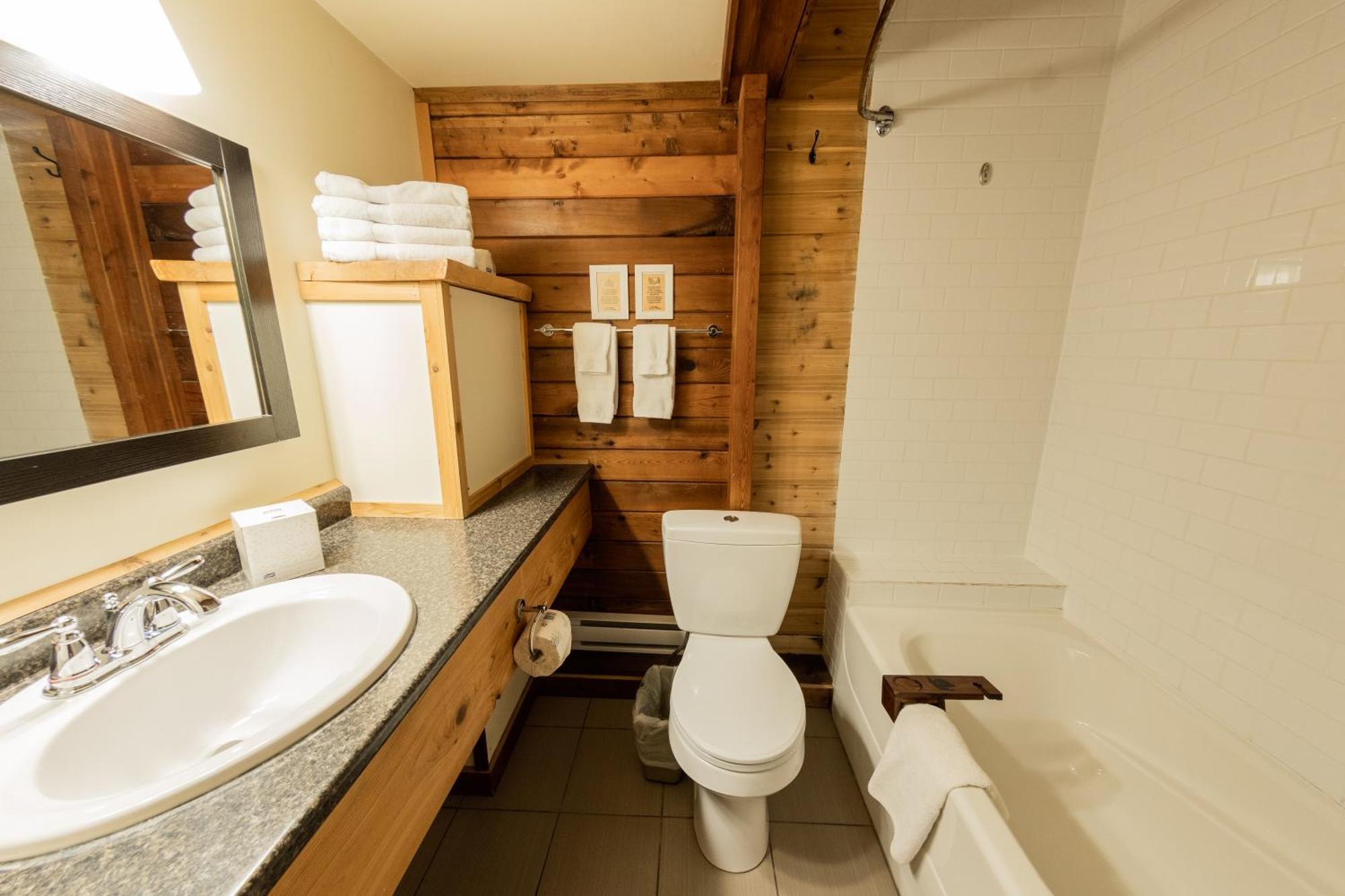 Ocean Village Resort Tofino Exterior photo