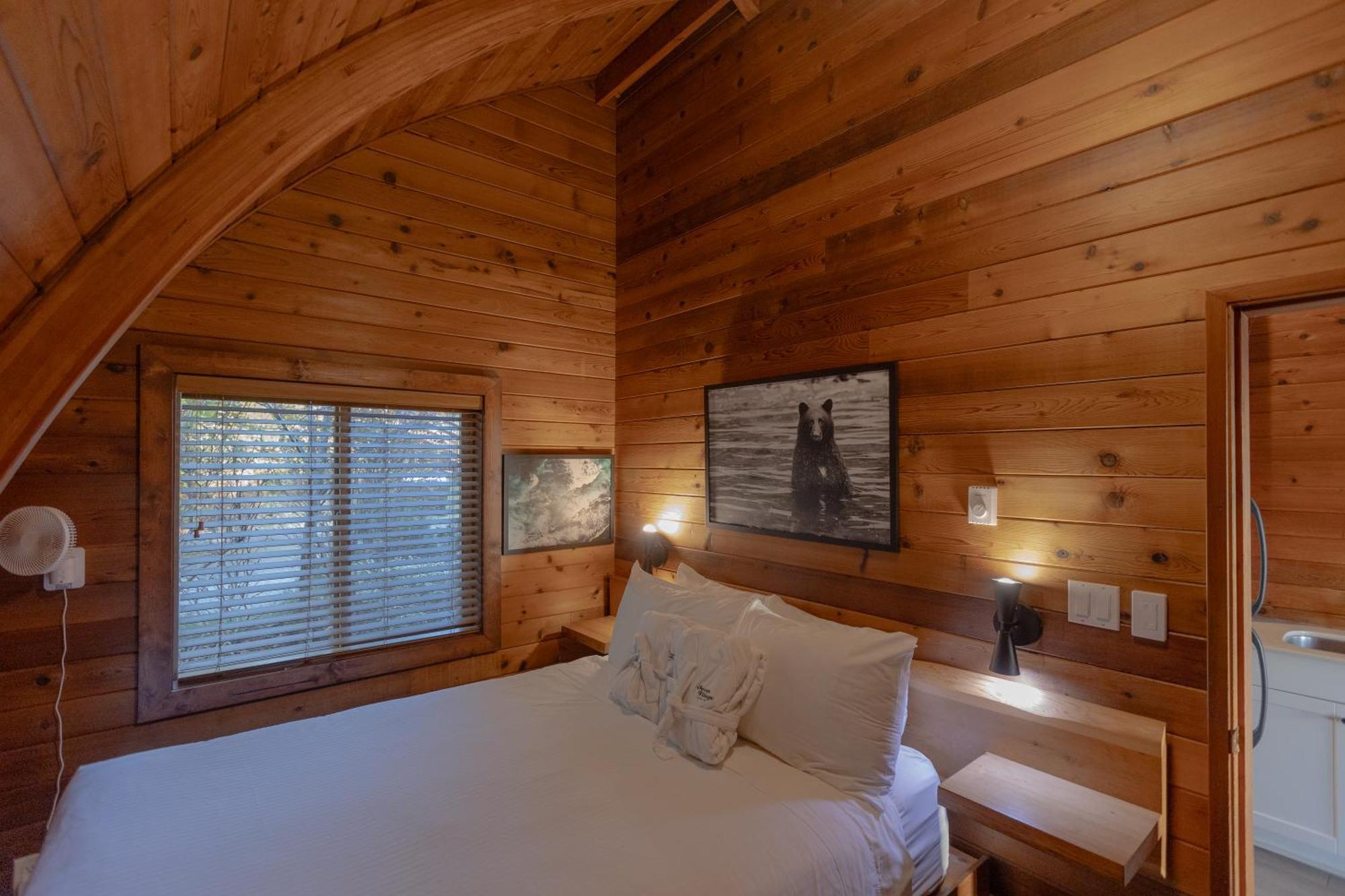 Ocean Village Resort Tofino Exterior photo